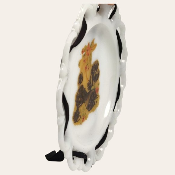 Vintage Victorian Lattice Edge Milk Glass Plate Black Poodles & Hanging Ribbon - Picture 3 of 7